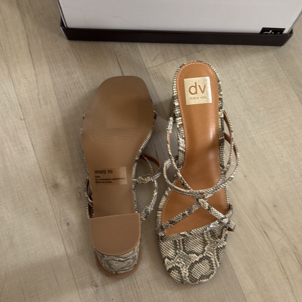 Dolce Vita ❤️🔥 Snake Print Hinx Block Heel Sandals - Picture 6 of 6